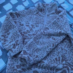 American Eagle fluffy pullover. Only worn once.